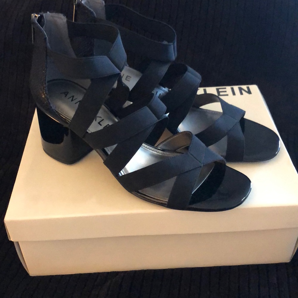 New. Anne Klein strappy black heel 10